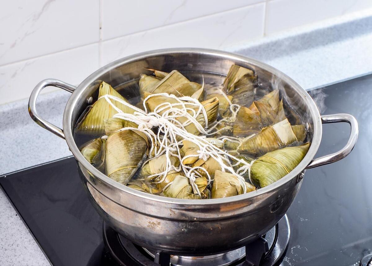 煮粽子用冷水还是热水更美味,煮粽子需要凉水下锅吗