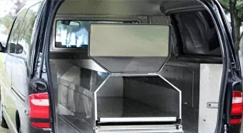 死而复生：男子喝百草枯自杀，葬礼上神秘复活！