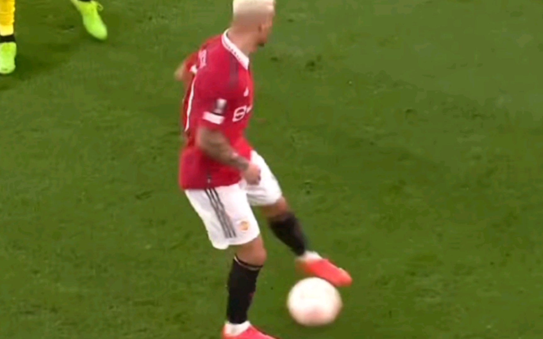 足坛故事哈兰德,哈兰德跟c罗谁更强