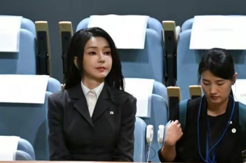 联合国会场惊现韩式*气娃充**娃！韩总统夫人大秀硅胶假脸