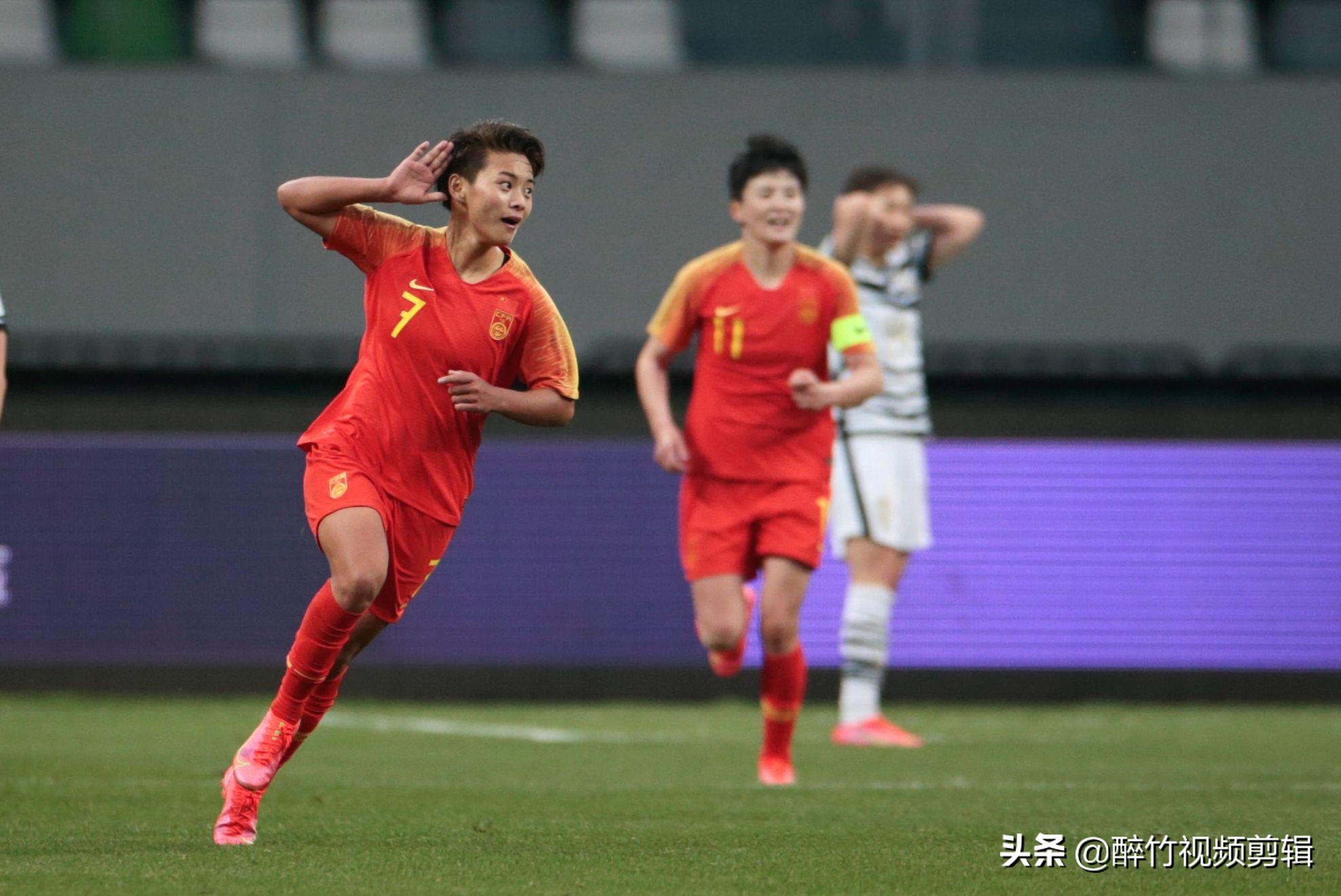 国足降薪女足也降吗,男足降薪了吗