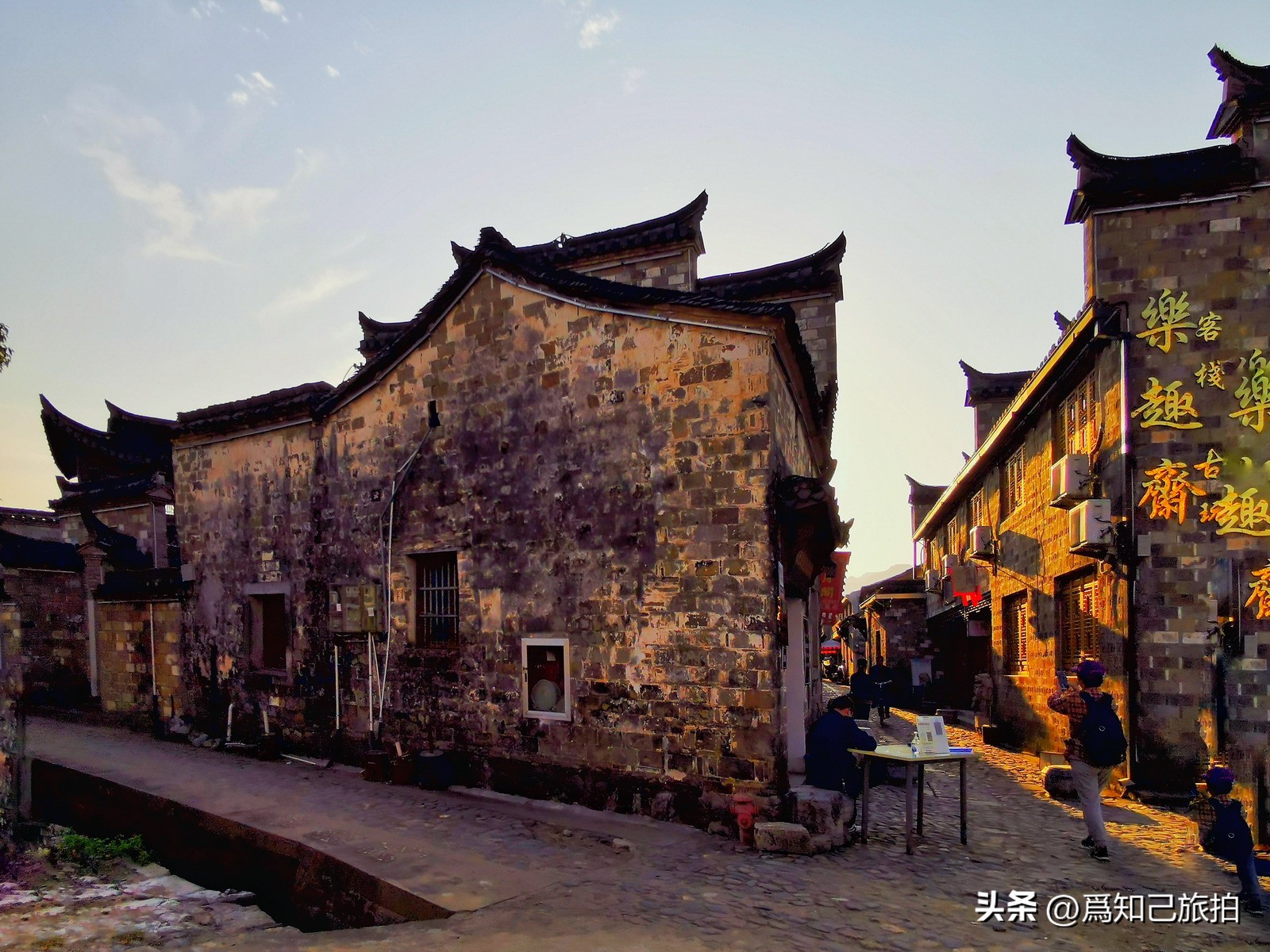 李白汪伦桃花潭水深千尺,李白赠汪伦诗中的桃花潭在何处