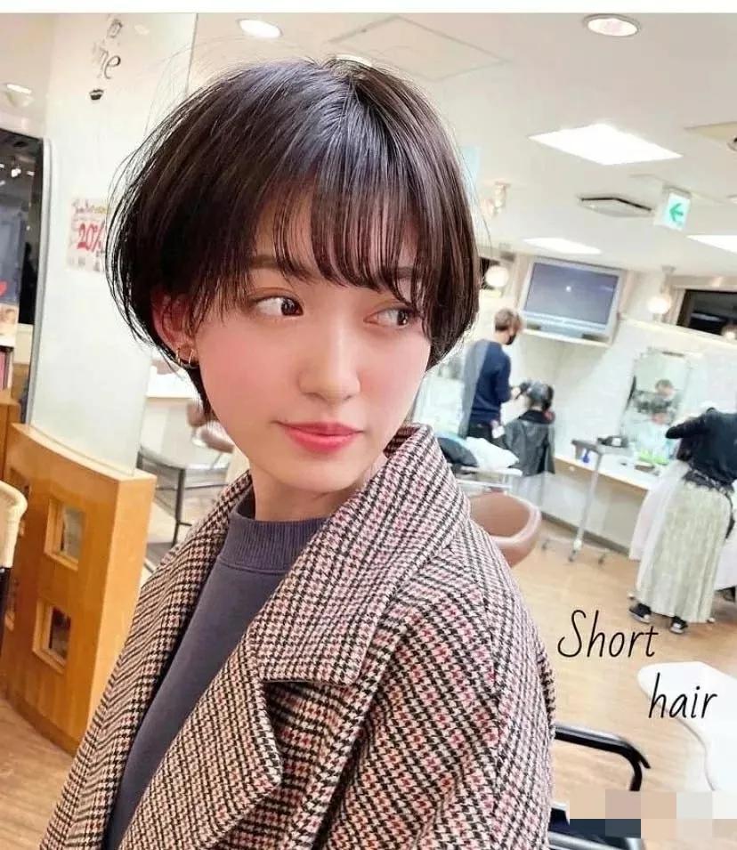 小圆脸适合剪短发吗,肉肉的小圆脸女生剪短发