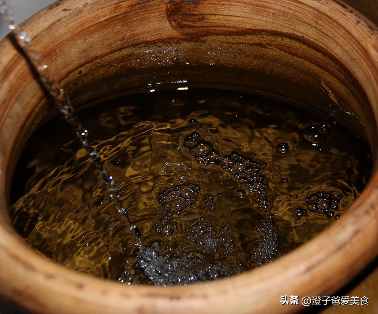 汾酒53度黄盖好还是红盖值得收藏,白玻汾酒黄盖和红盖的区别