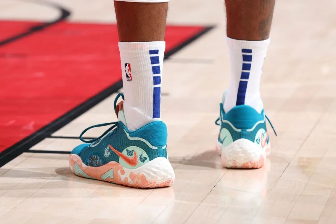 欧文和乔治球鞋,nikekobeivprotro男子篮球鞋