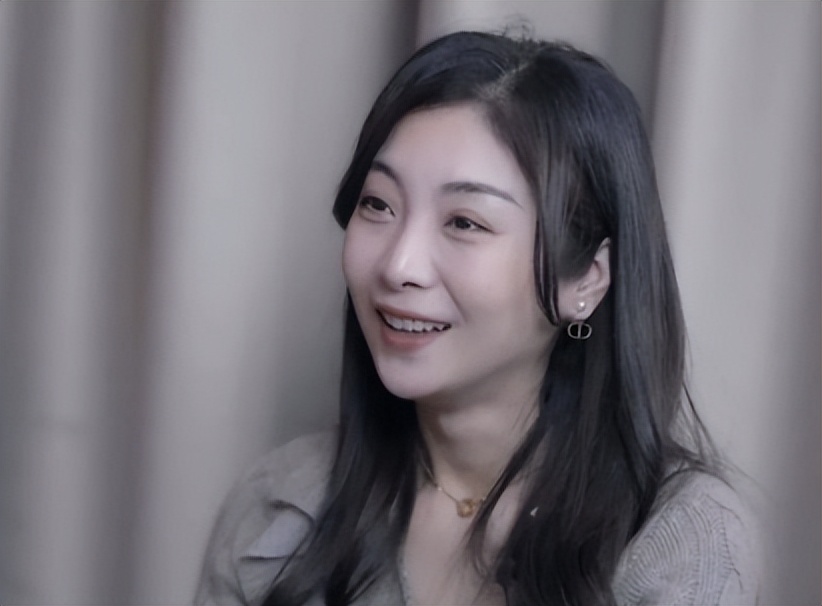 闺蜜花20万试管生混血宝宝视频,30岁女模特试管生下混血三胞胎