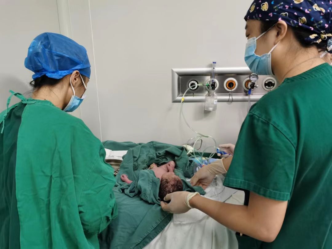 精准诊断，紧急救治，东兰县人民医院对口帮扶医疗队成功救治一胎盘早剥混合性出血产妇