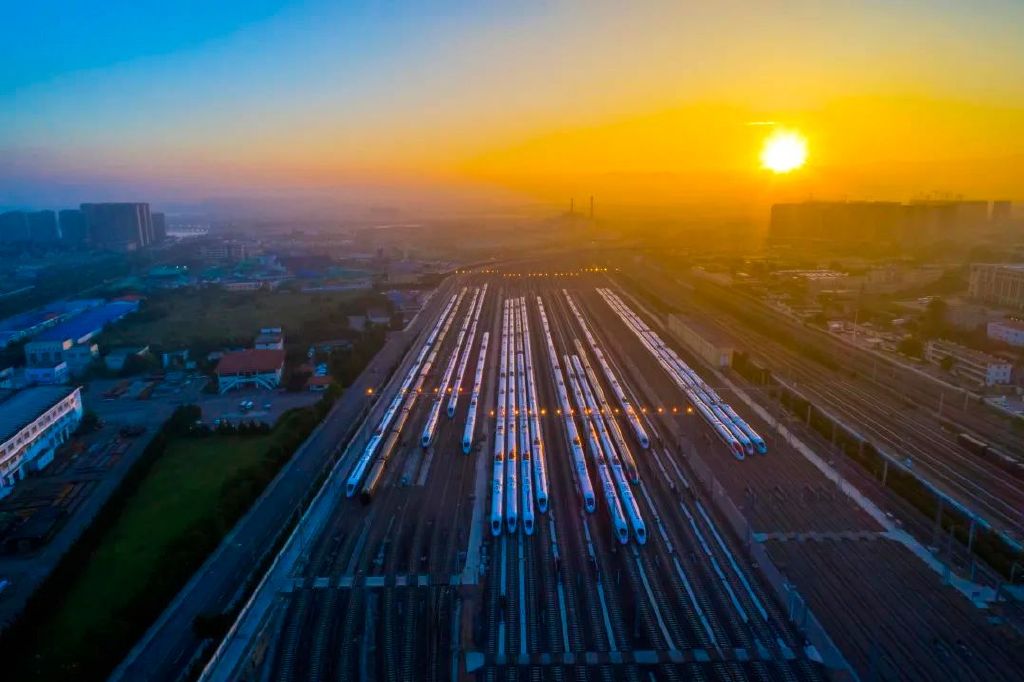 这十年|高铁网交织环扣动车组奔腾竞驰