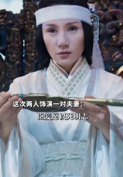 当46岁袁泉和63岁费翔站在一起，我终于明白，什么是顶级骨相