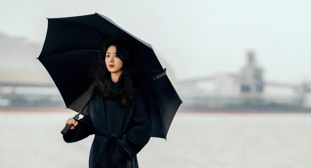 年薪4亿，她要和黄仁勋「掰手腕」