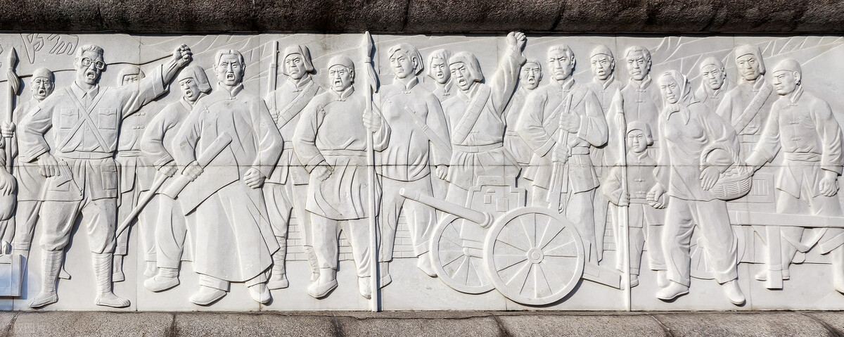 战略家戴旭说：对谁打第一枪的问题，现在已不重要了，有利才能打