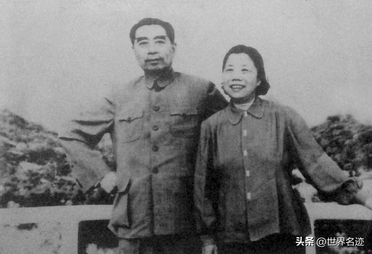 1980年*国锋华**视察南京军区，*世友许**称病不见，*国锋华**亲自登门拜访