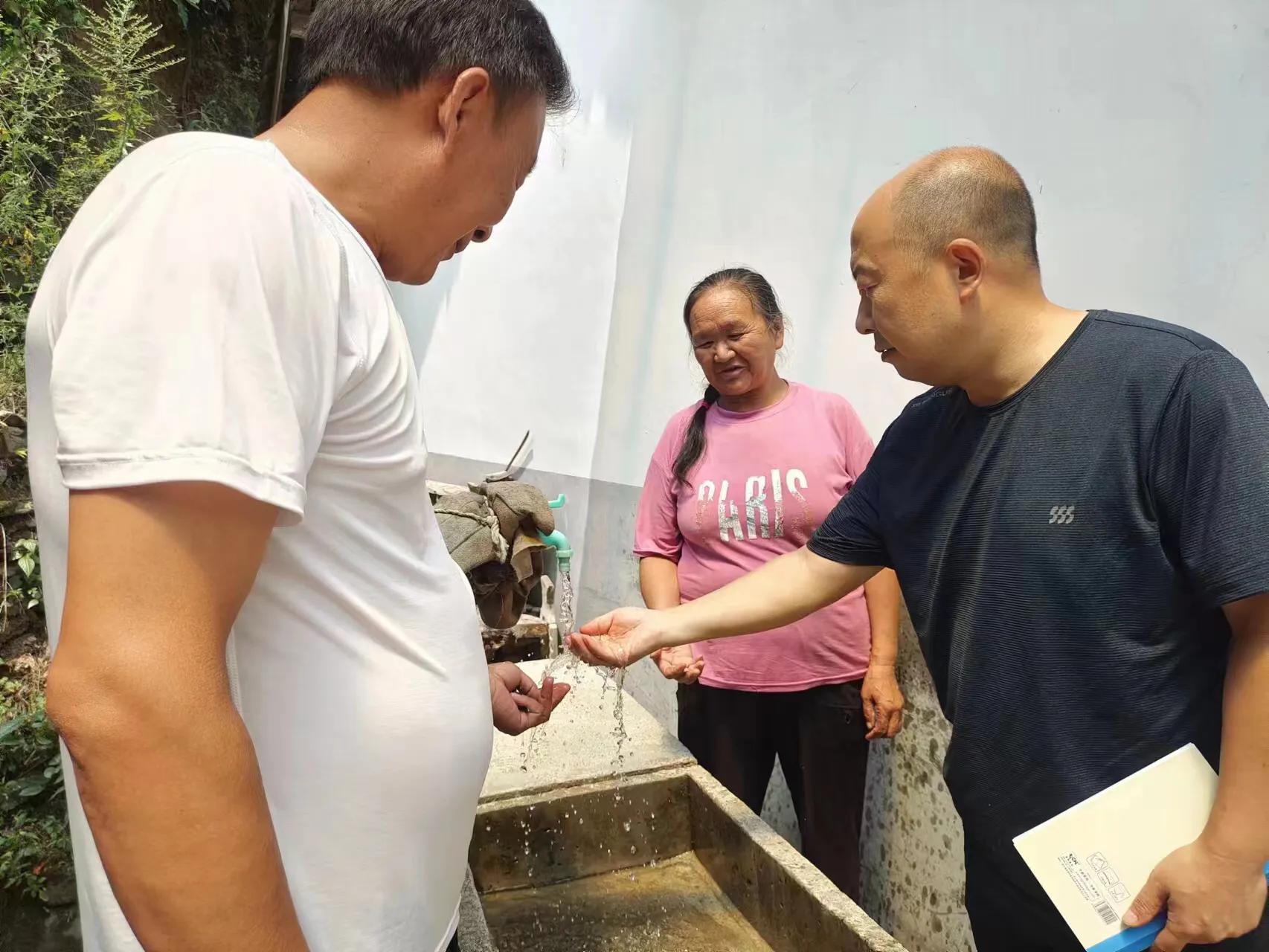 让老百姓吃上安全放心水,让群众喝放心水