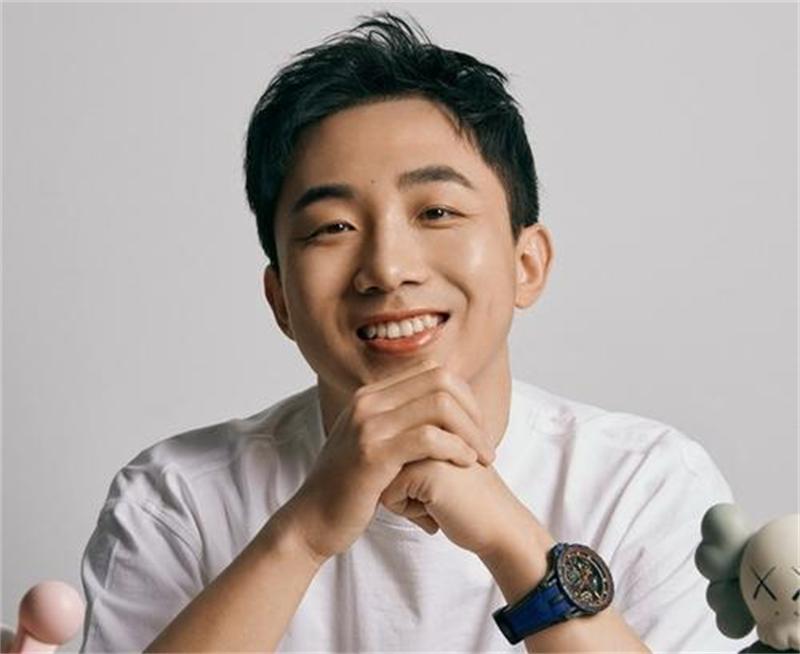 32岁小伙开店创业,30岁小伙白手起家