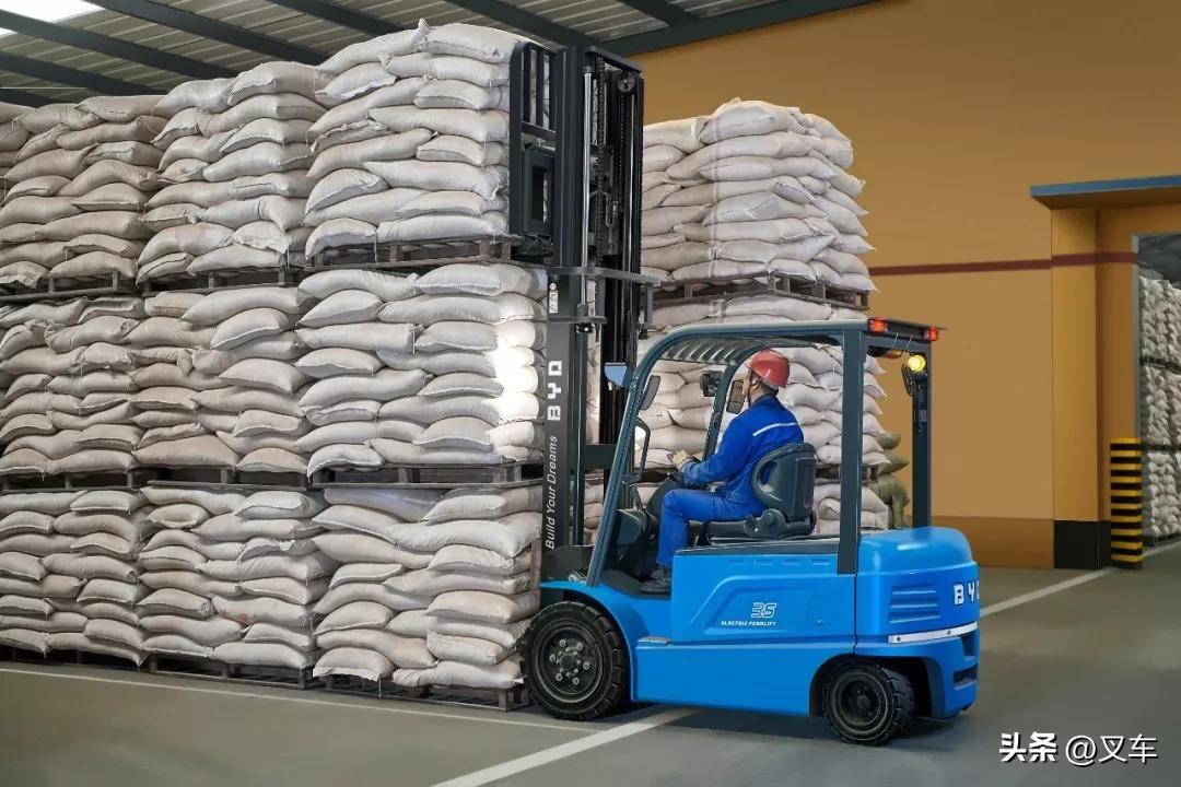 叉车怎么选购？叉车种类有哪些？叉车操作与维修