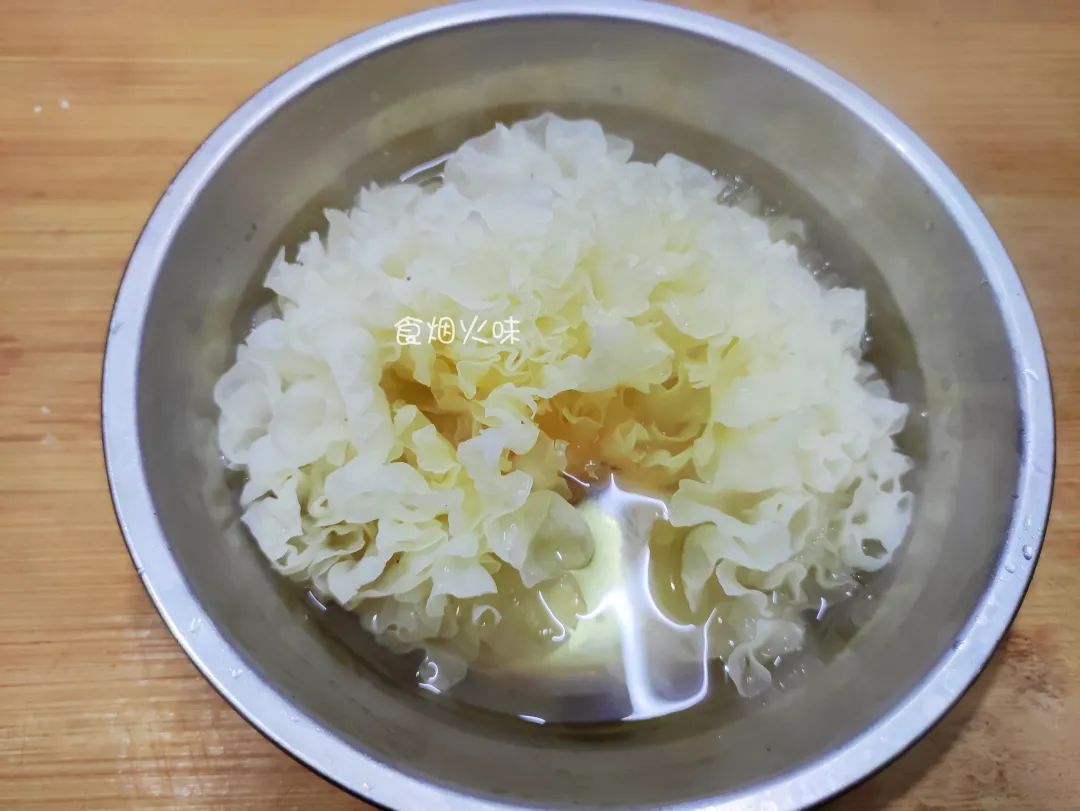 中年人想长寿常吃三种食物,老年人适合的清肺润肺食物