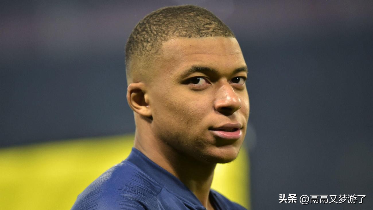 适合亚洲足球运动员的发型,足球球星发型男卷长发