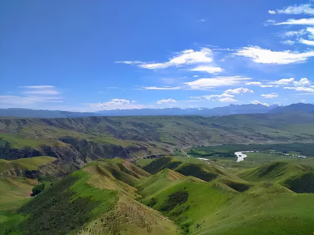 这条惊艳奇绝的公路,行走在天山脊梁上的最美景观公路