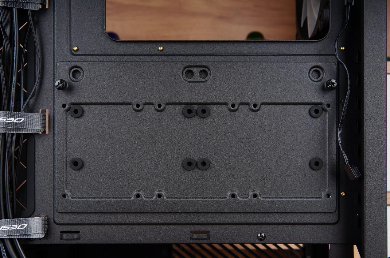 可以装多个硬盘的主机箱,带可插拔硬盘盒的主机