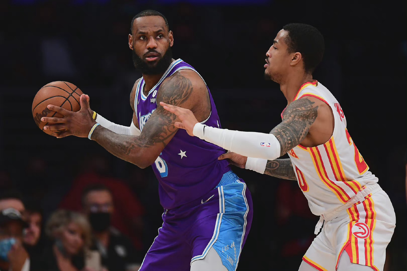 詹姆斯连续17个赛季场均超25分,詹姆斯生涯总得分超4万分