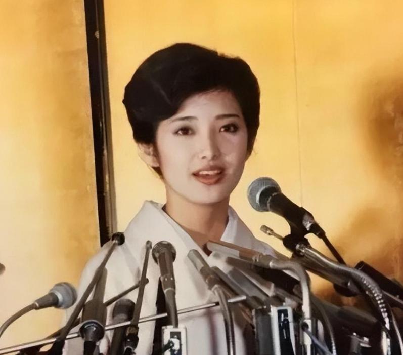 日本70年代女性山口百惠,山口百惠多少岁母亲去世的