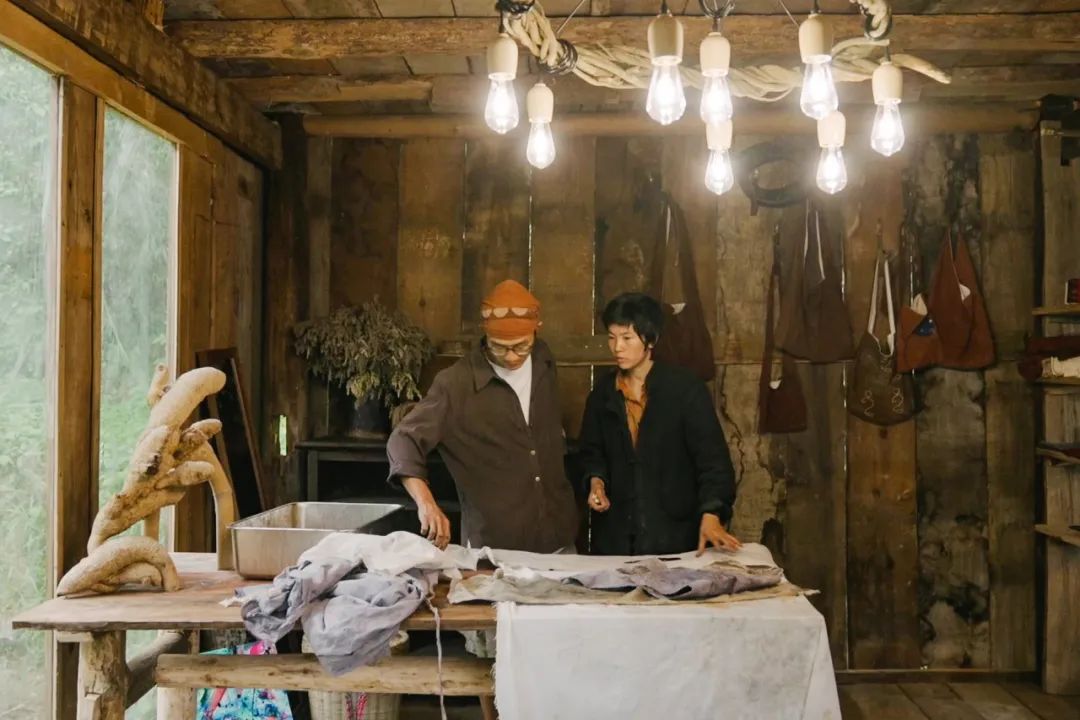 他在贵州租下200亩山谷，95后纷纷投奔：过不花钱的日子，很快乐