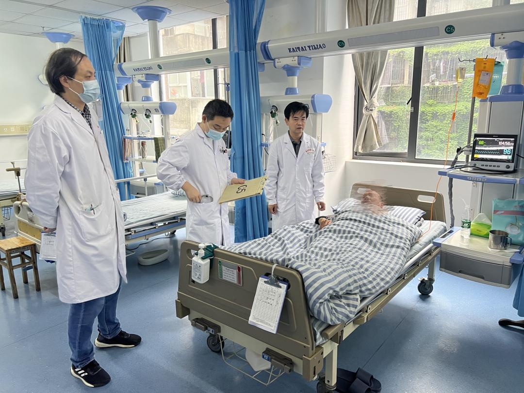 心脏主动脉瓣置换术后15年心绞痛,升主动脉血管及心脏瓣膜置换手术