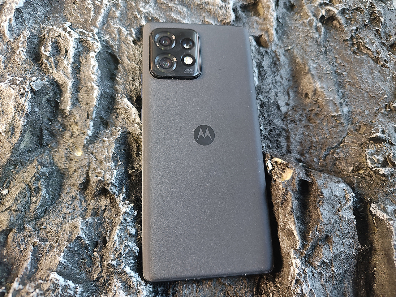 motox40屏幕测评,四曲面屏高级感