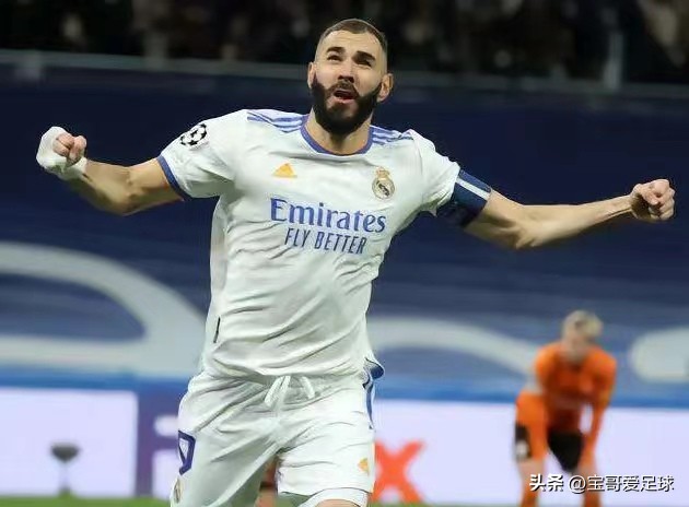 国际足联2022最佳阵容引争议，网友：这阵容前面进4个，后面漏8个