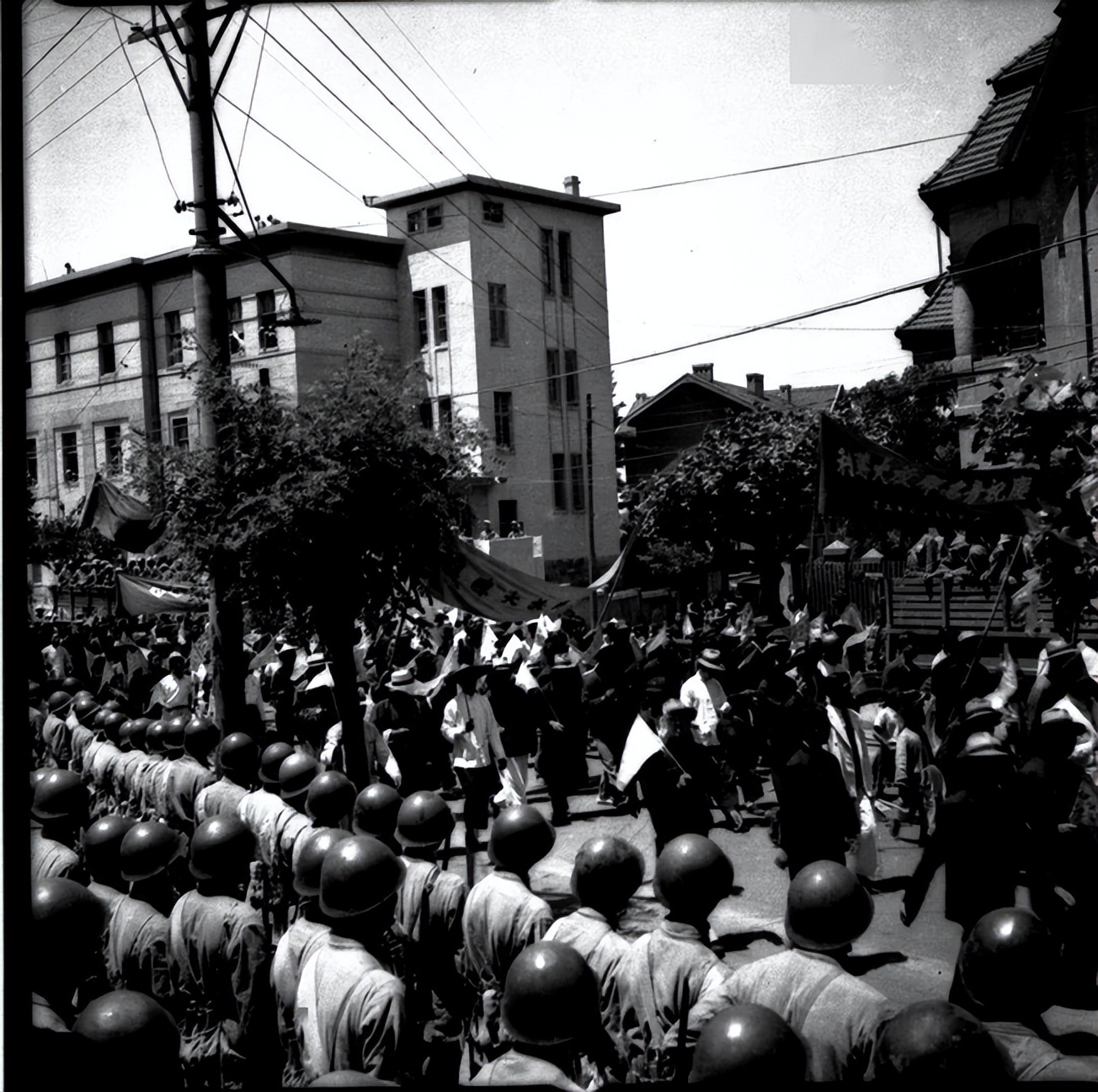 解放战争青岛老照片,青岛解放真实故事