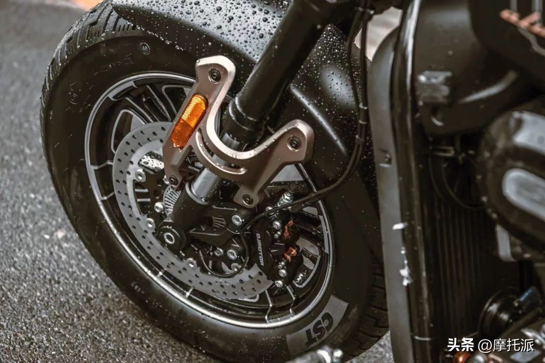 广州qjmotor赛350实车评测,qjmotor350圆灯版骑行感受