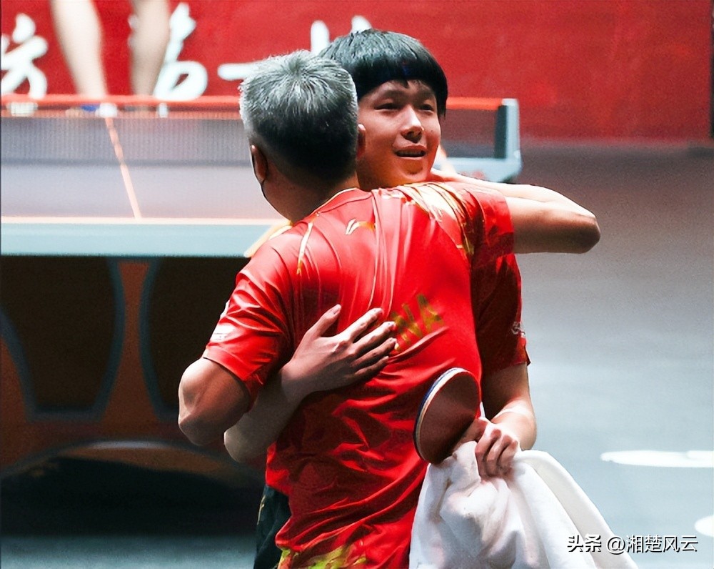 秦志戬喊王楚钦拥抱刘国梁,刘国梁秦志戬联手督战