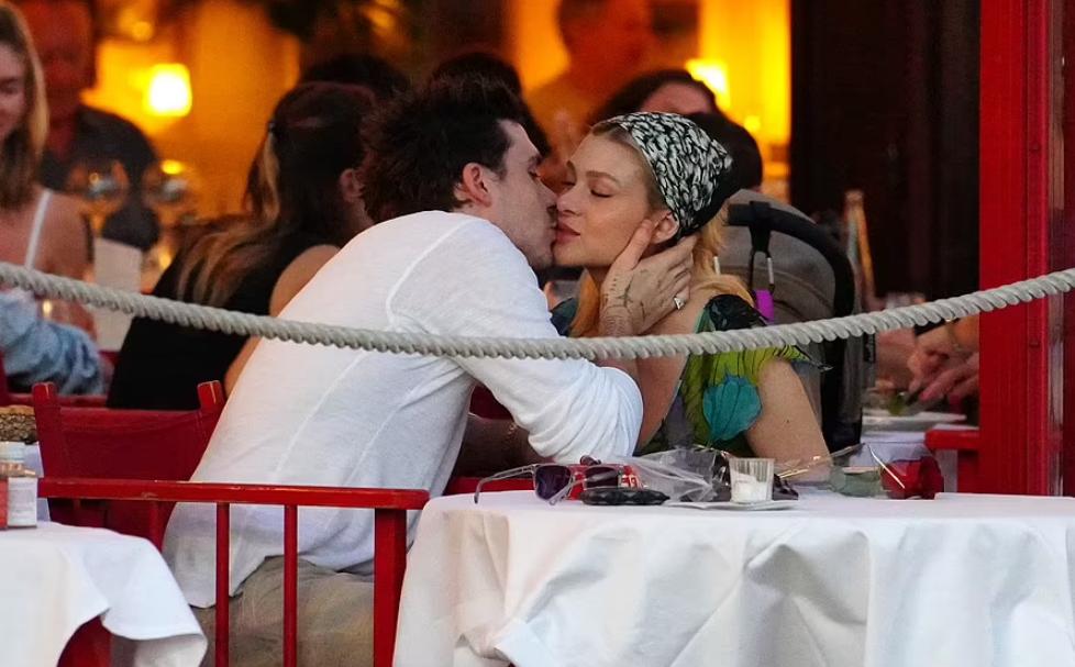 贝嫂承认与儿媳冷战不和,贝嫂跟婆婆闹翻事件视频