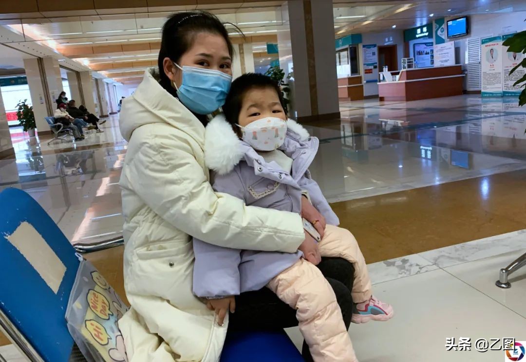 小孩一直高烧39到40度不退怎么办,小孩子发烧40度一直不退是为什么