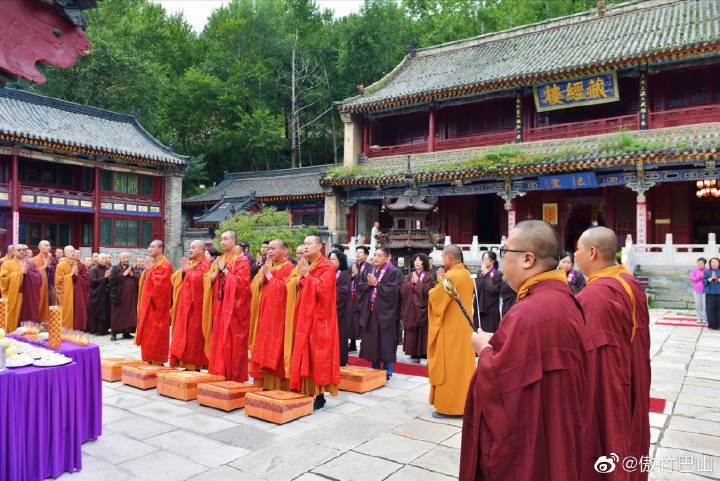佛教四大名山五台山,五台山自然风景最好的寺院