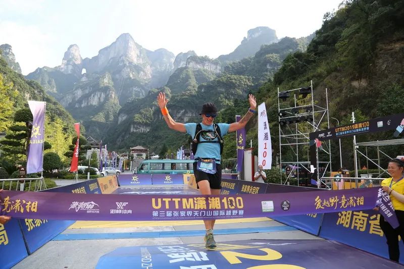 遨游中国小新闯天门山,张家界之旅天门山留影