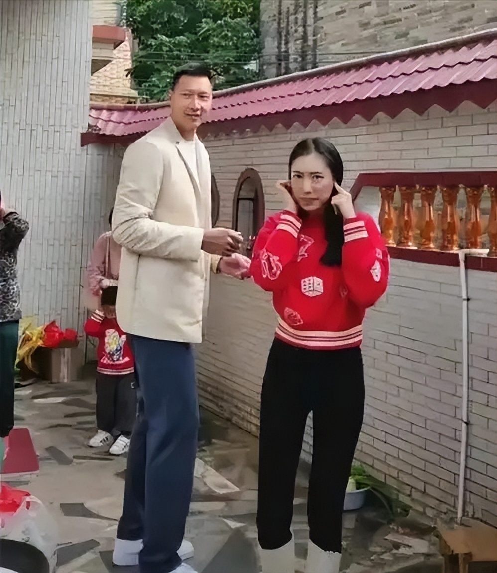 易建联身价上亿迎娶巴西宝贝,易建联有几个儿女