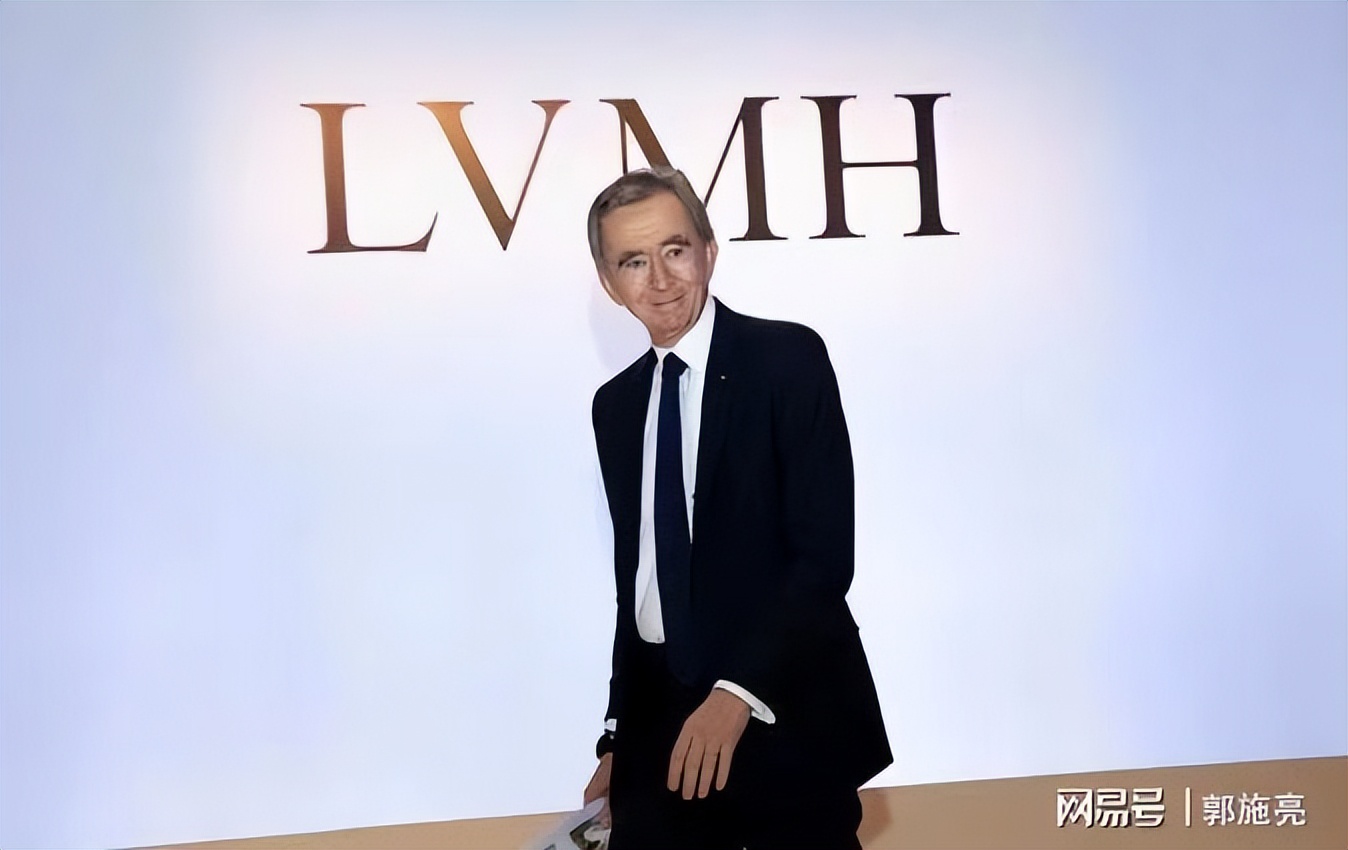 奢侈品店消费排队,奢侈品井喷