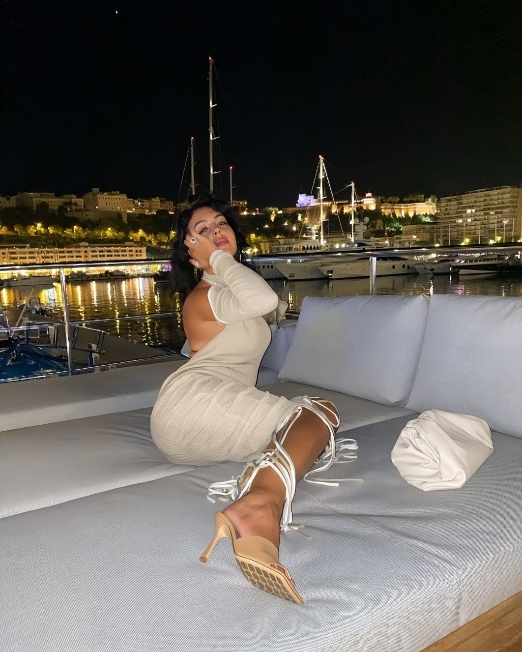 c罗和卡戴珊有多少个小孩,c罗女友生了几个孩子