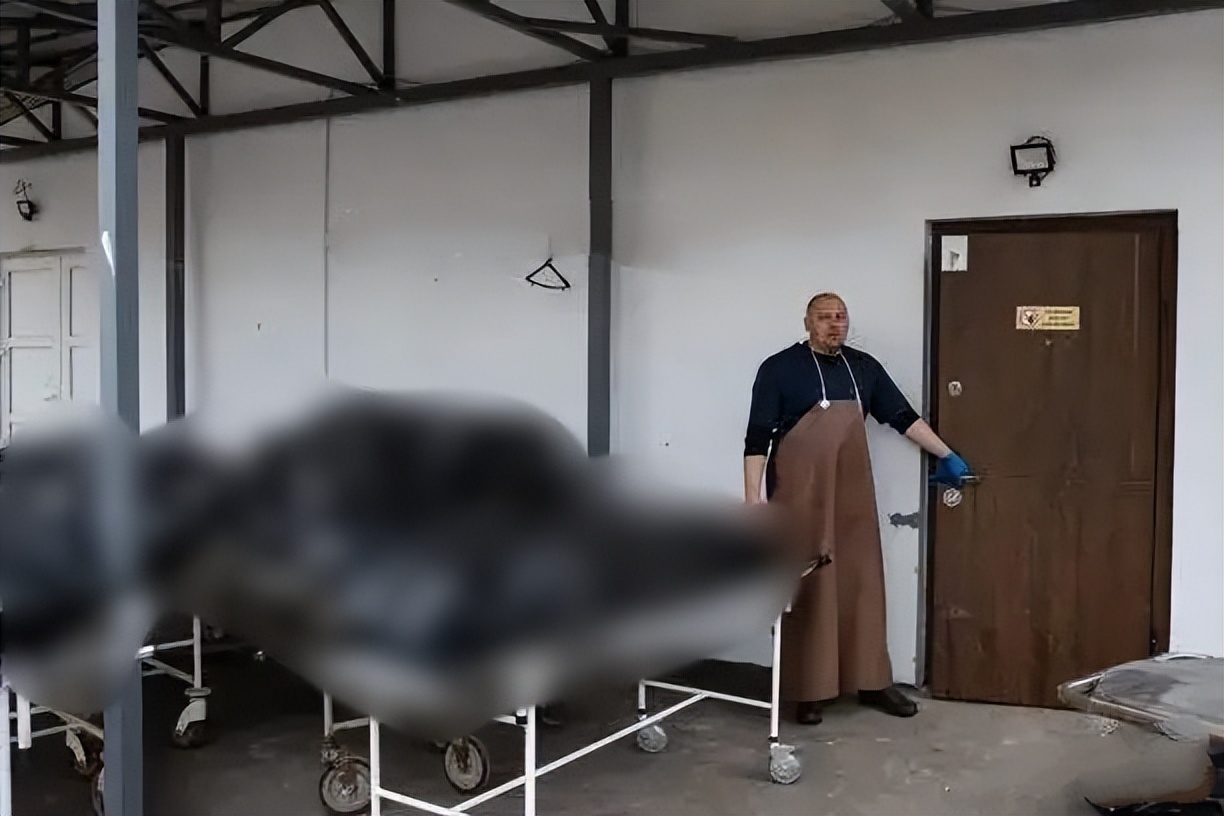 乌军医生承认“活摘战俘器官”，不打麻药，连麦时一脸骄傲