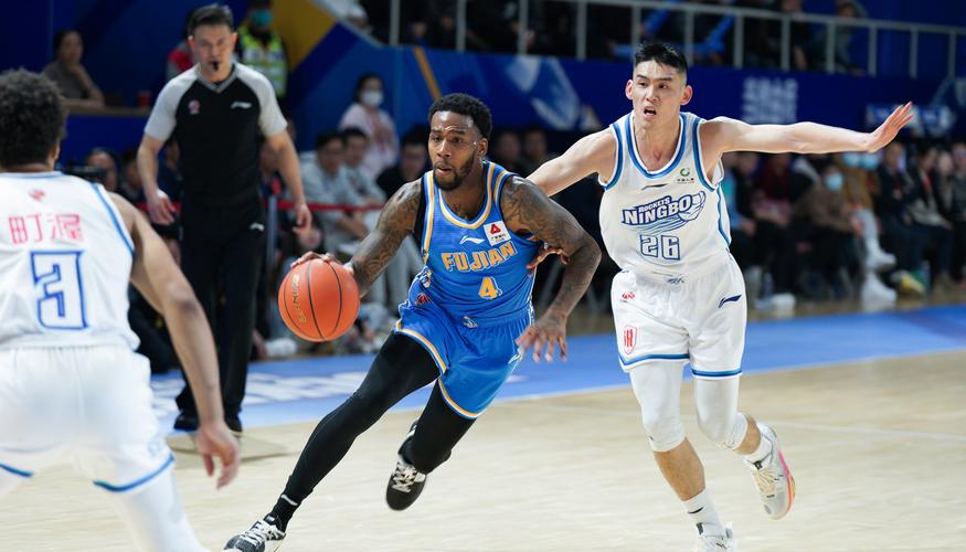 盘点cba历史十大中锋,cba总决赛姚明51分21篮板