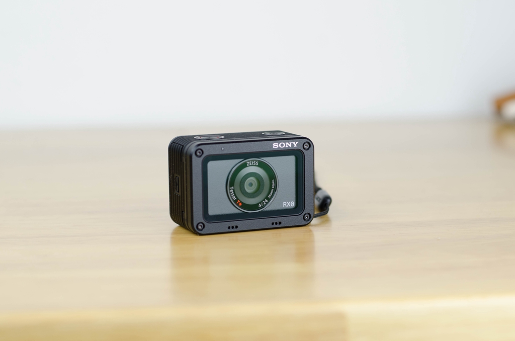 索尼rx0值得买吗,索尼rx0两代