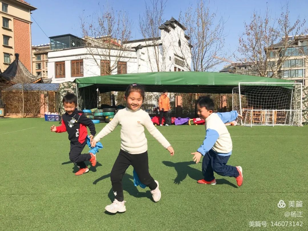 香蕉哥哥，一起动起来吧！奎文区实验幼儿园让更多的孩子逐梦绿茵