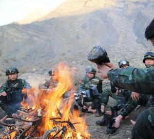 武警队长抓捕恐怖分子,暴恐分子袭击矿工