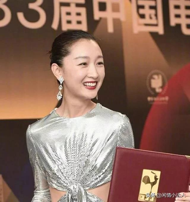 周冬雨长得不漂亮为什么这样红,周冬雨不好看又矮为何这么出名