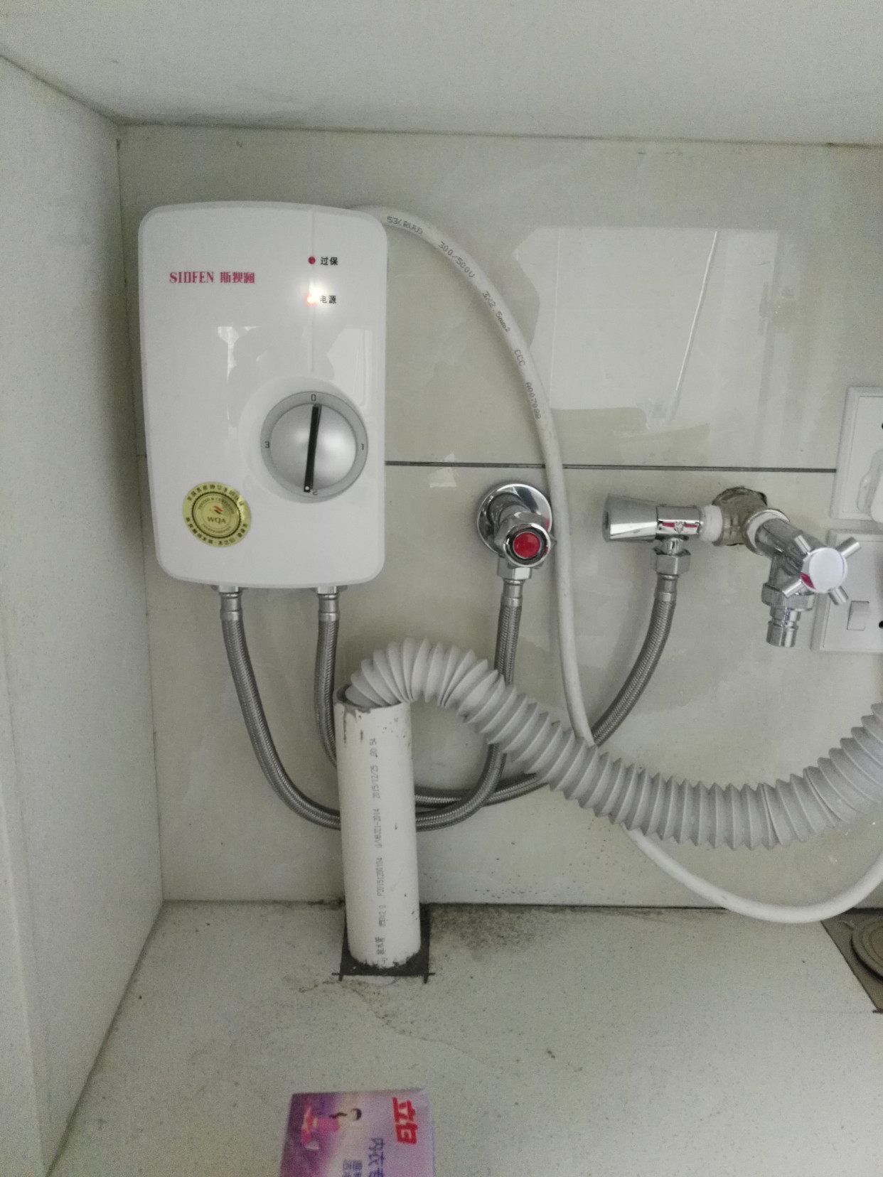 即热小厨宝和即热式水龙头哪个好,小厨宝好还是即热式水龙头好