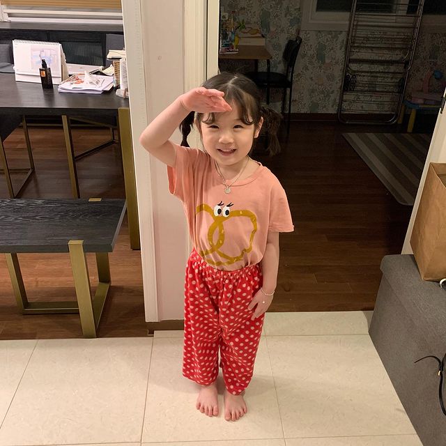 最近超火的可爱小女孩表情包,小女孩可爱萌表情包