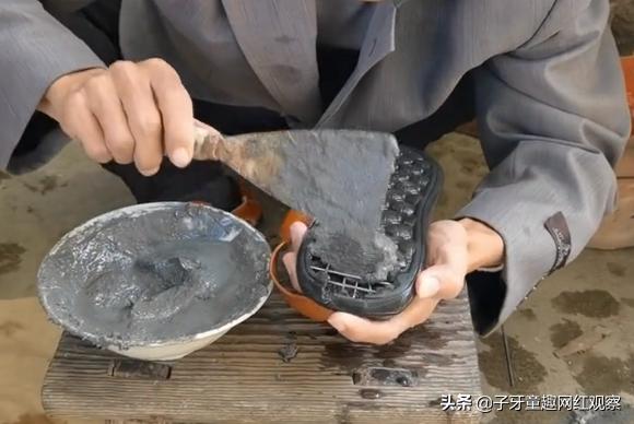 迷茫哥：抽屉里种菜，镜子贴膏药，各种神奇操作笑翻网友