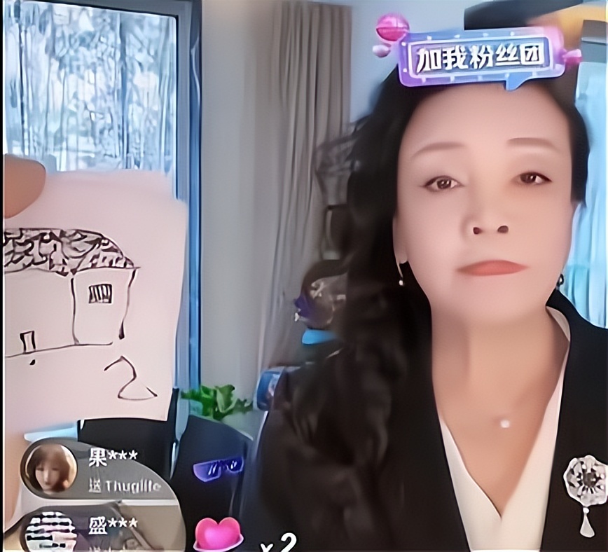 张兰直播间画图，爆料大S天价电费的原因，带货5万单小黄鱼被秒空