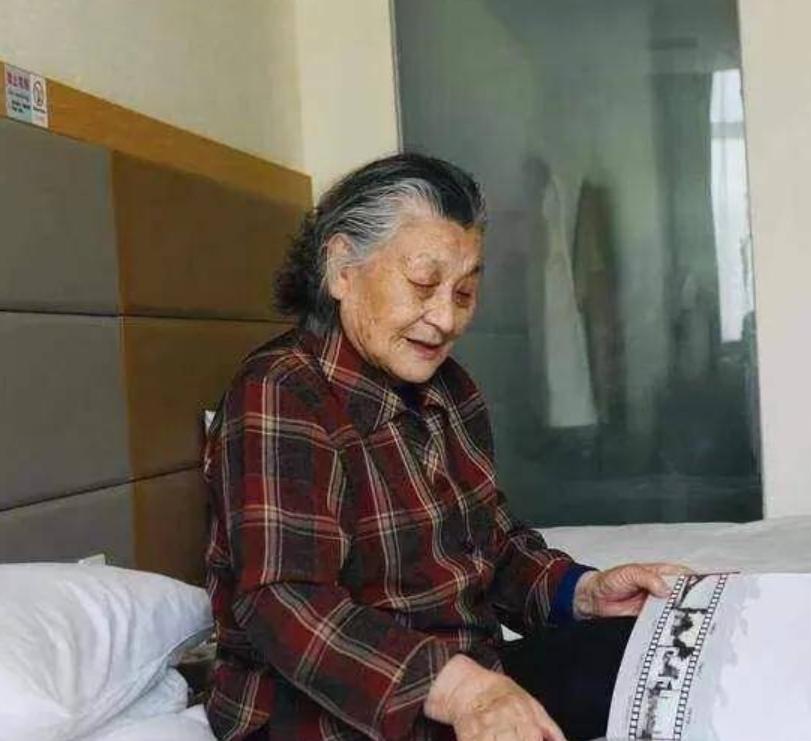 “不买房，不租房”每月300块住酒店，80后女孩“禁欲式”生活